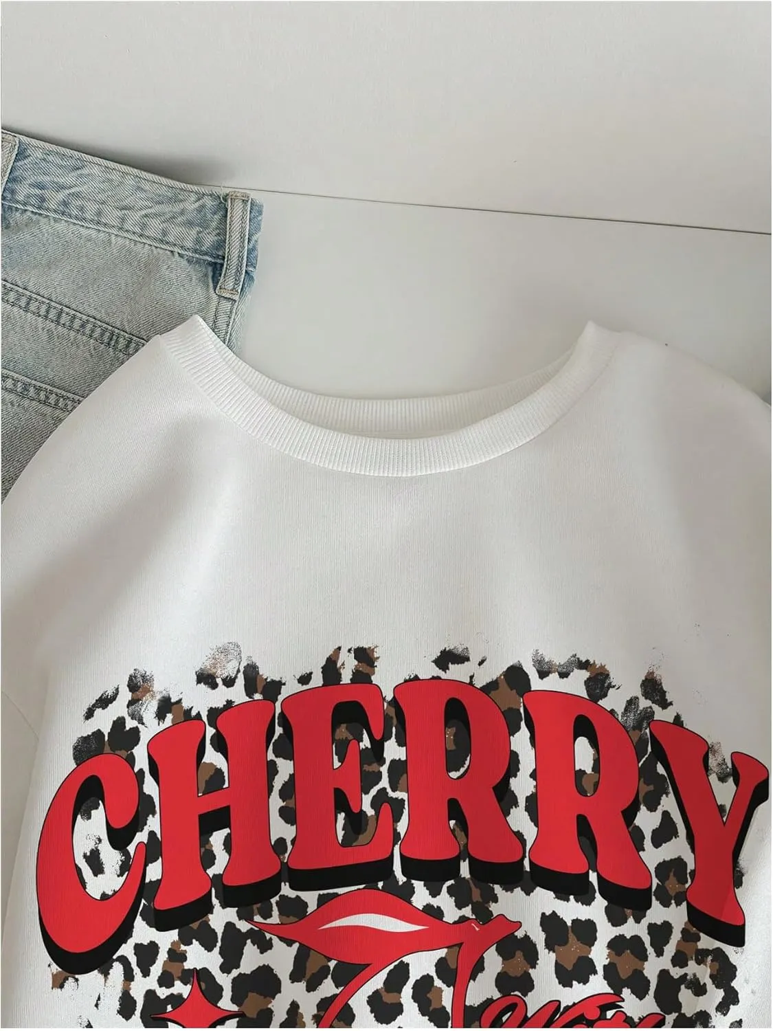 Women's Oversized Sweatshirts Bow Long Sleeve Crewneck Drop Shoulder Graphic Pullover Tops Trendy